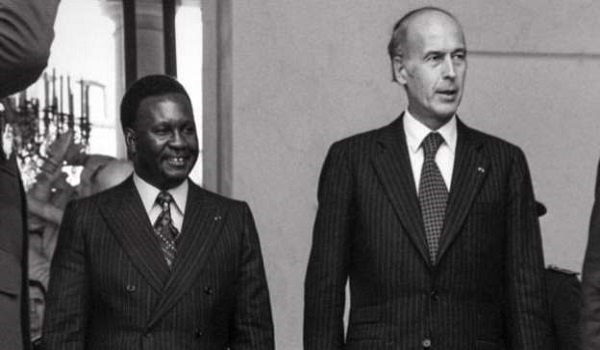 Joachim Yhombi-Opango (L) fled into exile in France in 1997
