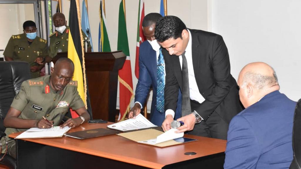 Ugandan military intelligence chief Abel Kandiho and his Egyptian counterpart at the signing of the protocol in Kampala, April 7, 2021