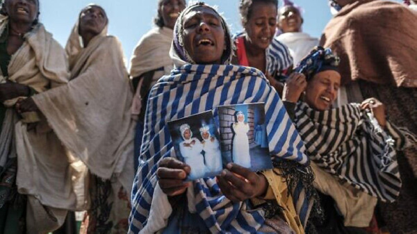 Women mourn the victims of a massacre allegedly perpetrated by Eritrean Soldiers