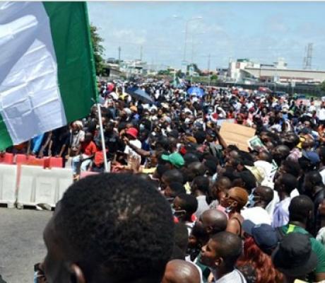 EndSARS protesters at Lekki toll gate before the shootings