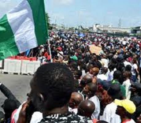 EndSARS protesters at Lekki toll gate before the shootings