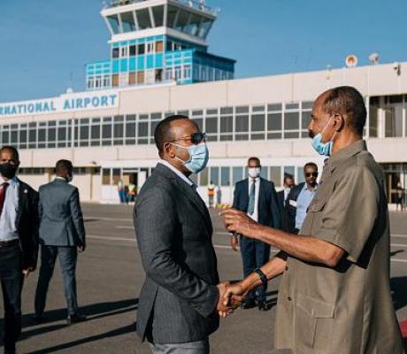 Ethiopia's Prime Minister Abiy Ahmed (L) welcomed by Eritrea's President Isaias Afwerki