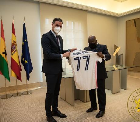 Nana Akufo-Addo receiving his jersey